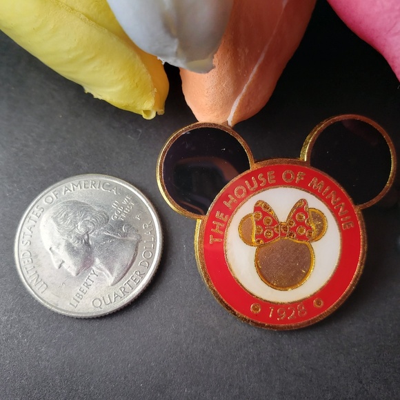 4/$25 Disney The House of Minnie 1928 Pin - Picture 2 of 3